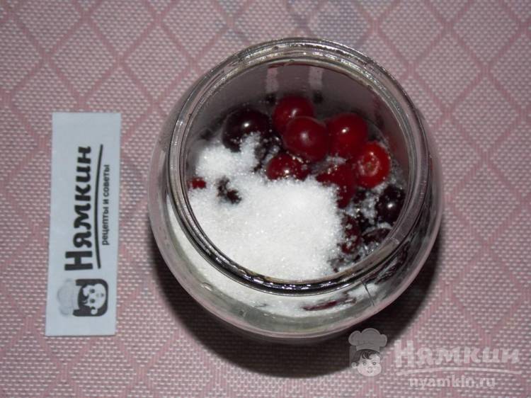 Компот на зиму без стерилизации из вишни с мелиссой и лимонной кислотой - фото шаг 3