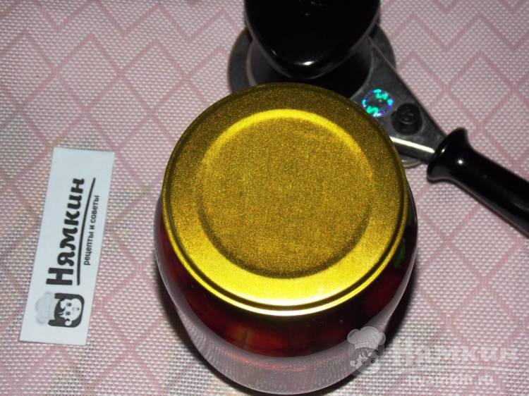 Компот на зиму без стерилизации из вишни с мелиссой и лимонной кислотой - фото шаг 4