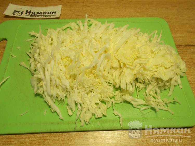 Хрустящий салат из капусты, свежих огурцов и зелени - фото шаг 1
