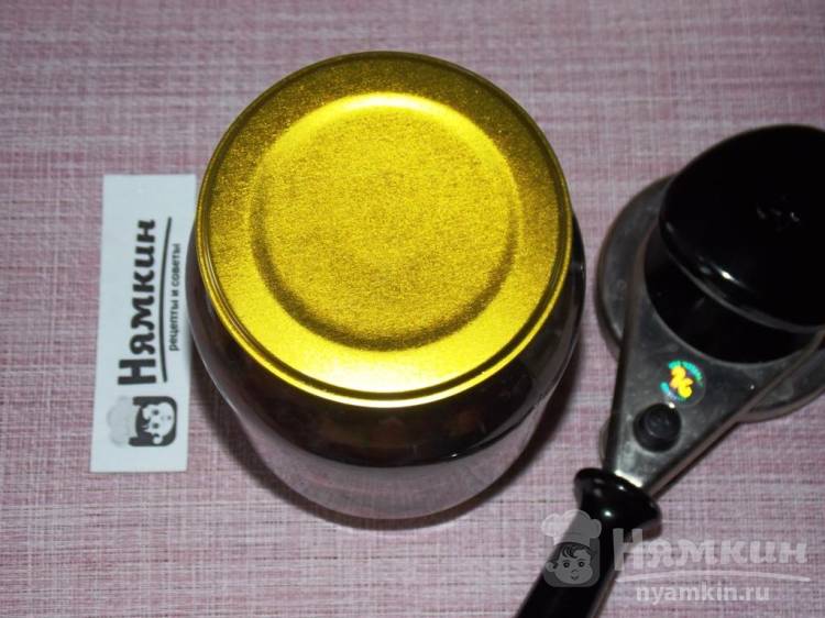 Компот из крыжовника с черной смородиной и лимонной кислотой на зиму - фото шаг 4