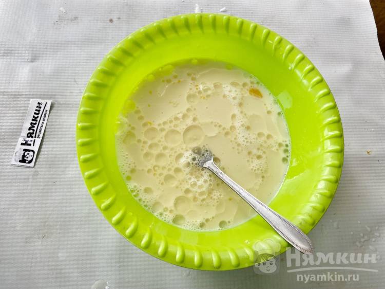 Быстрые тонкие блины на молоке с сахаром - фото шаг 4