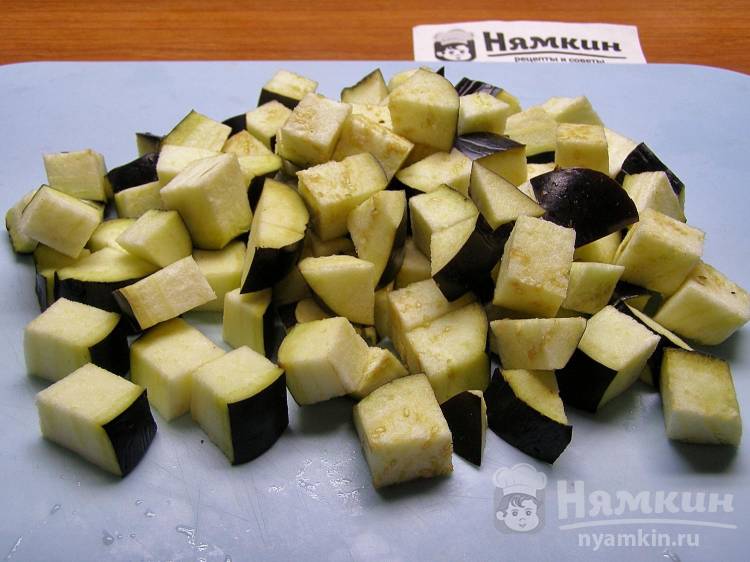 Рагу из баклажанов и кабачков с луком, томатами и болгарскими перцами в собственном соку - фото шаг 1