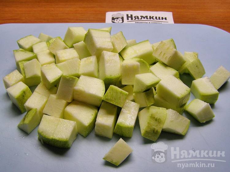 Рагу из баклажанов и кабачков с луком, томатами и болгарскими перцами в собственном соку - фото шаг 2