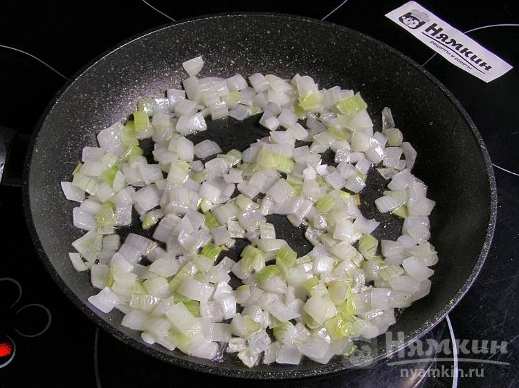 Рагу из баклажанов и кабачков с луком, томатами и болгарскими перцами в собственном соку - фото шаг 7