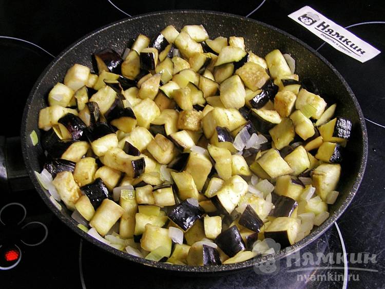 Рагу из баклажанов и кабачков с луком, томатами и болгарскими перцами в собственном соку - фото шаг 8