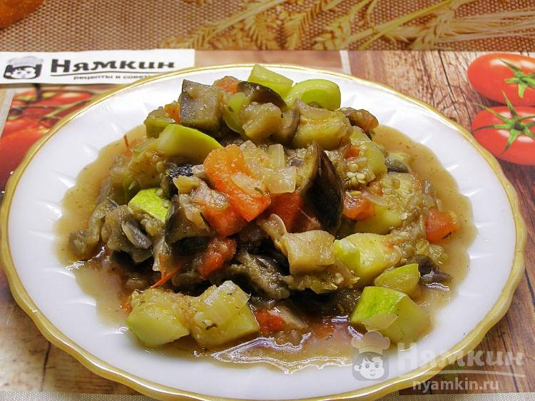 Рагу из баклажанов и кабачков с луком, томатами и болгарскими перцами в собственном соку - фото шаг 11