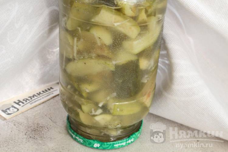 Салат из огурцов на зиму с чесноком и уксусом - фото шаг 6