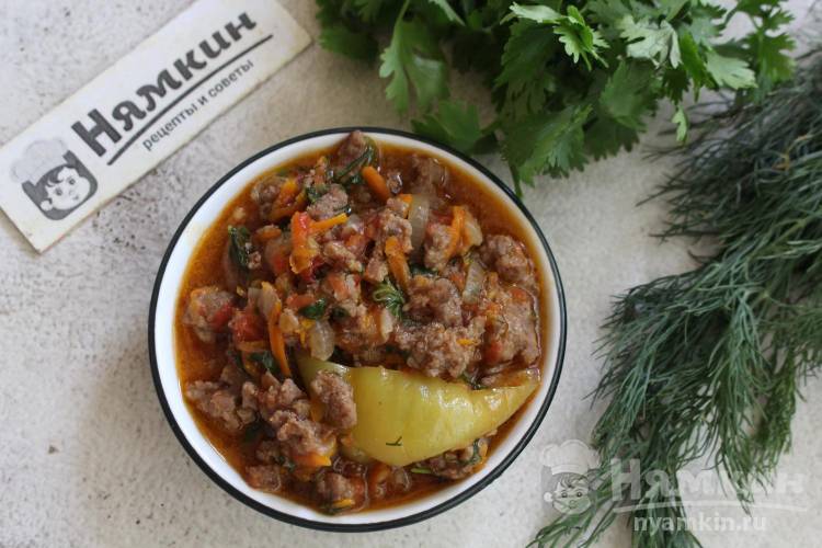 Тушеные овощи с мясным фаршем в казане - фото шаг 7