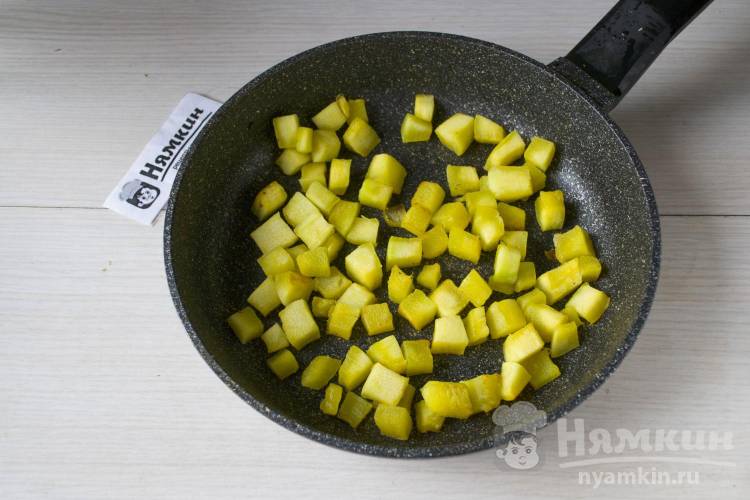 Намазка из кабачков, жареного лука и моркови с плавленным сыром - фото шаг 2