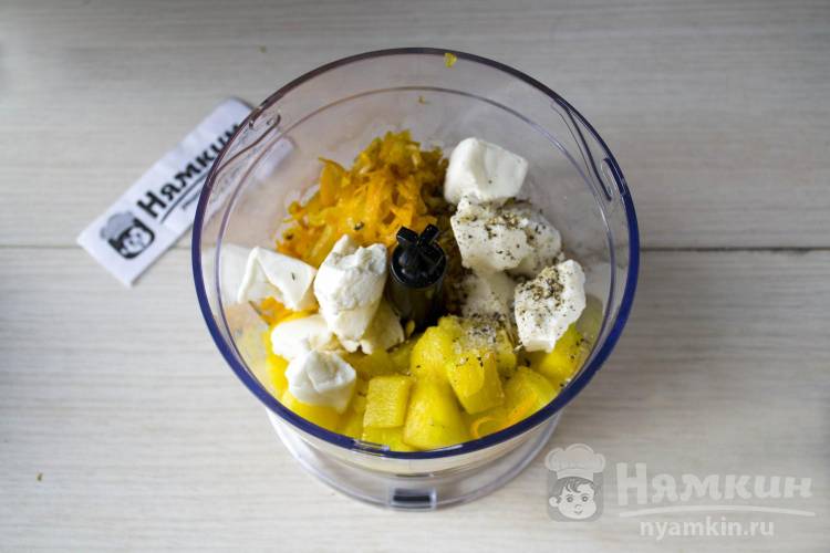Намазка из кабачков, жареного лука и моркови с плавленным сыром - фото шаг 5