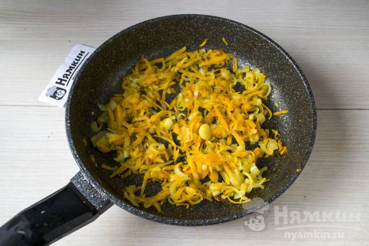 Намазка из кабачков, жареного лука и моркови с плавленным сыром - фото шаг 4