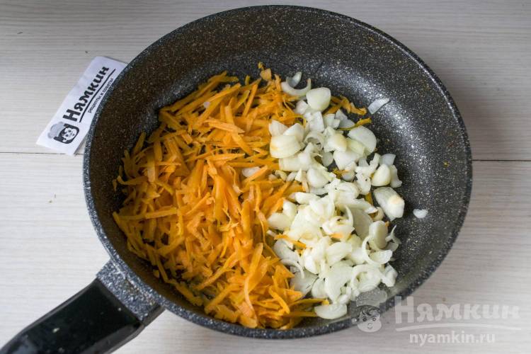 Намазка из кабачков, жареного лука и моркови с плавленным сыром - фото шаг 3