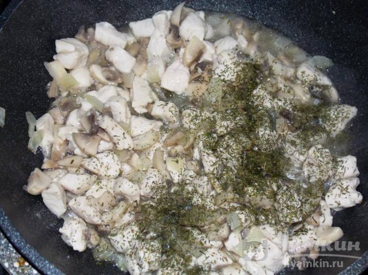 Болгарские перцы половинками с курицей и грибами в духовке - фото шаг 6
