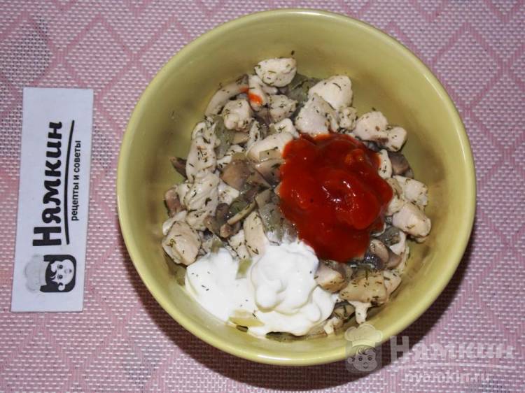 Болгарские перцы половинками с курицей и грибами в духовке - фото шаг 7