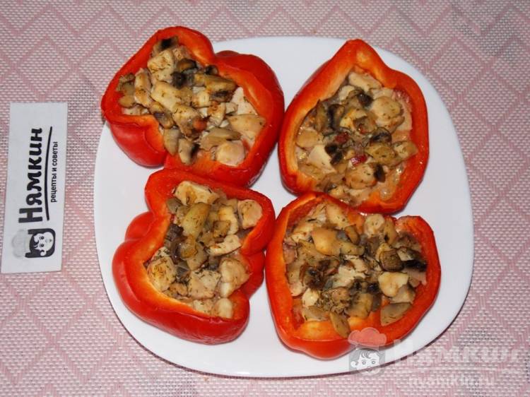 Болгарские перцы половинками с курицей и грибами в духовке - фото шаг 9