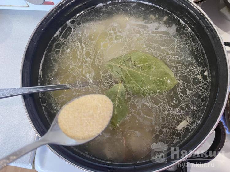 Куриная лапша с беби-картофелем и зажаркой из лука и моркови - фото шаг 12