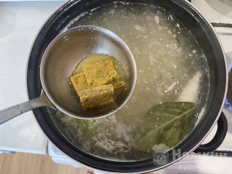 Куриная лапша с беби-картофелем и зажаркой из лука и моркови - фото шаг 13