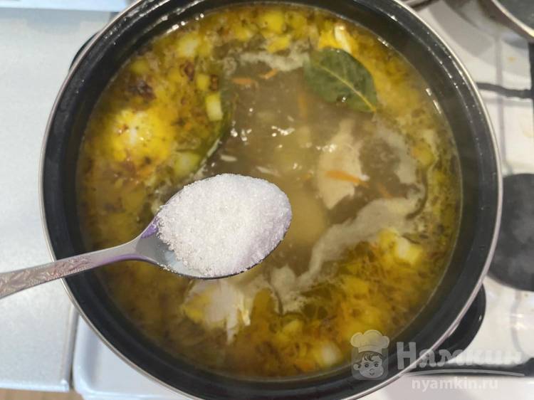 Куриная лапша с беби-картофелем и зажаркой из лука и моркови - фото шаг 14