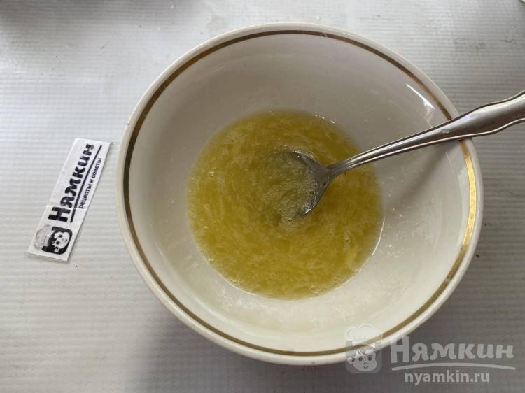 Тонкие ванильные блинчики на молоке и кипятке со сливочным маслом - фото шаг 2