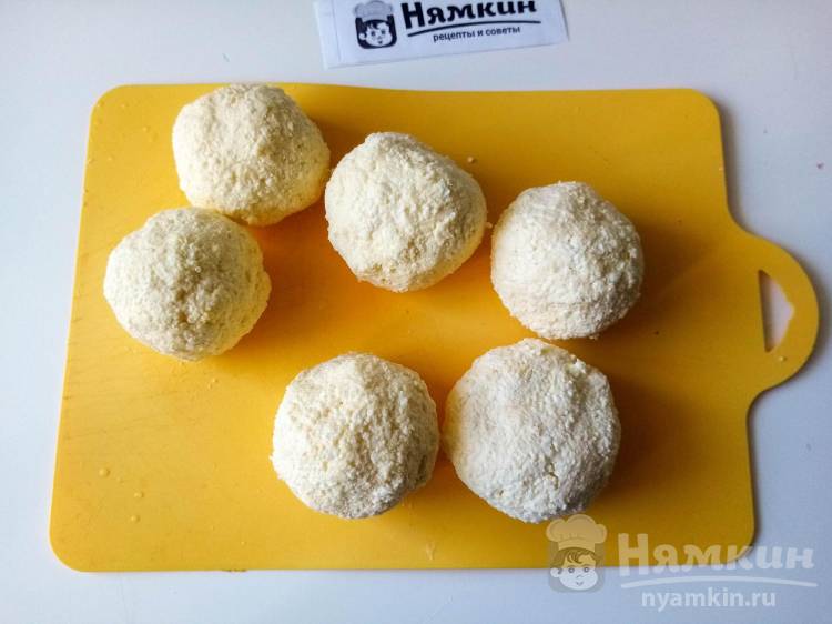 Творожники с манкой и кокосовой стружкой на сковороде - фото шаг 4