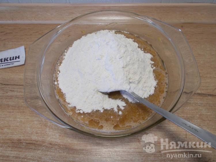 Пышные кексы с тыквенным пюре и корицей в формочках - фото шаг 6