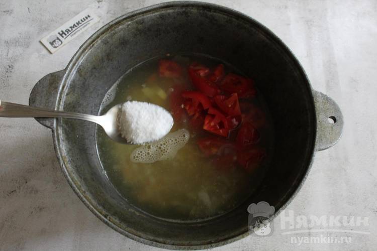 Рыбный суп из толстолобика с булгуром и овощами - фото шаг 6