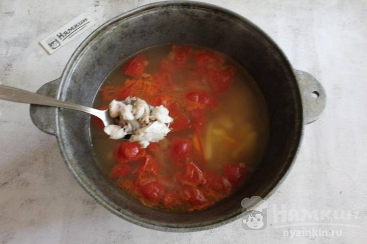 Рыбный суп из толстолобика с булгуром и овощами - фото шаг 8