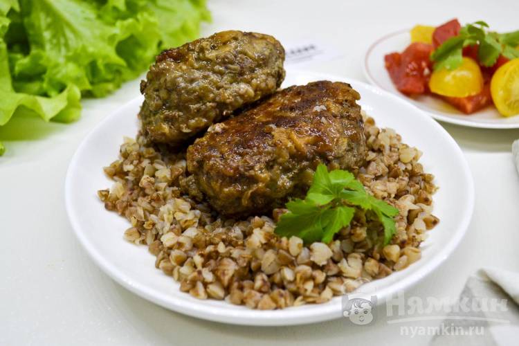 Котлеты из мясного фарша с кабачками на сковороде - фото шаг 10