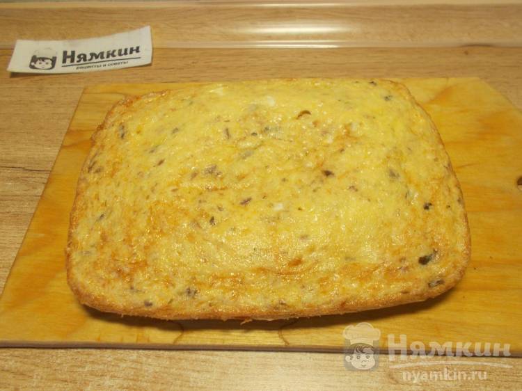 Яичная запеканка с рыбными консервами и жареным луком в духовке - фото шаг 9