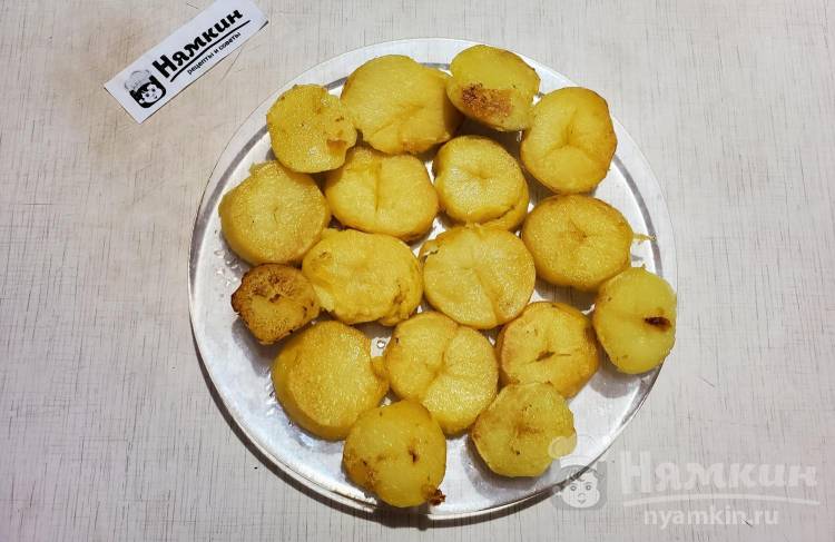 Тёплый салат с обжаренным картофелем, стручковой фасолью и помидорами под пряным соусом - фото шаг 3
