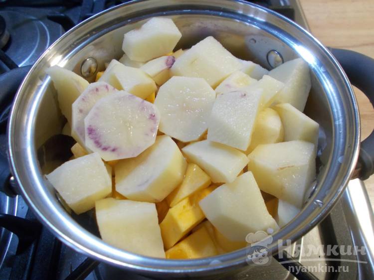 Тыквенный крем-суп на курином бульоне с овощами и сливочным сыром - фото шаг 4
