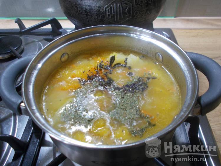 Тыквенный крем-суп на курином бульоне с овощами и сливочным сыром - фото шаг 5