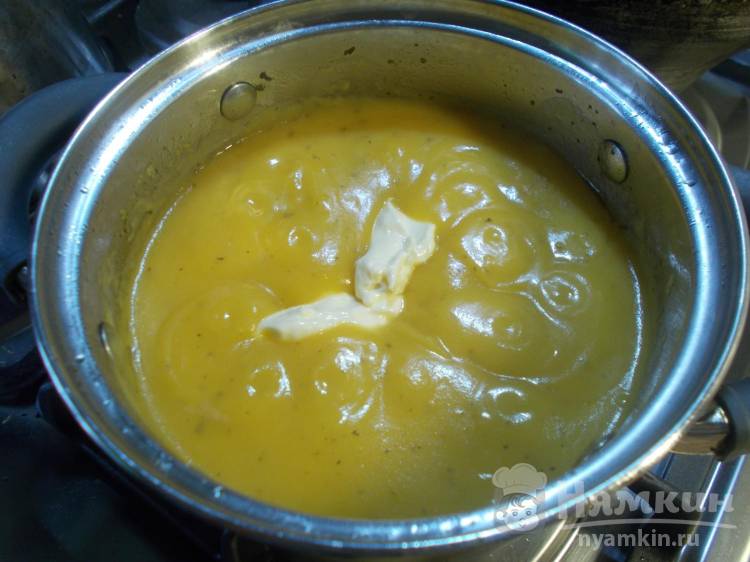 Тыквенный крем-суп на курином бульоне с овощами и сливочным сыром - фото шаг 8