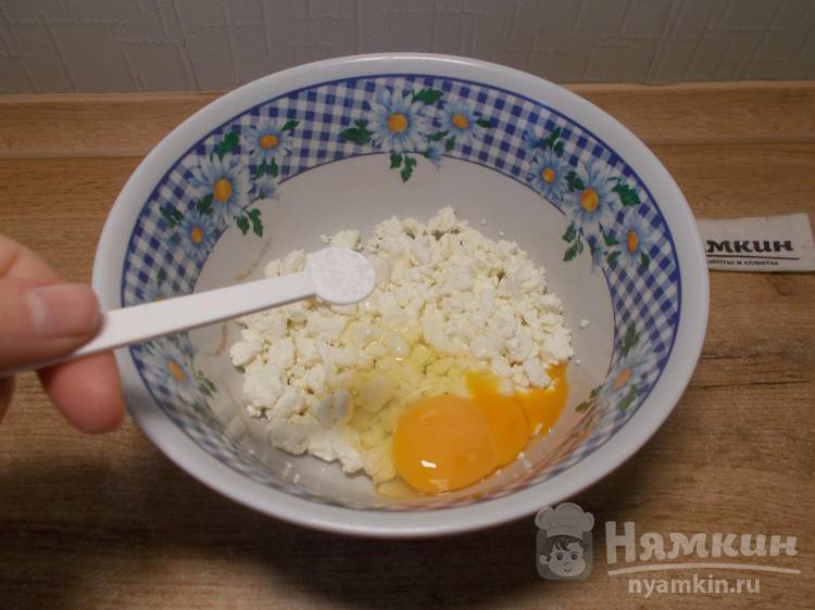 Шоколадные творожники без сахара с отрубями в электровафельнице - фото шаг 1