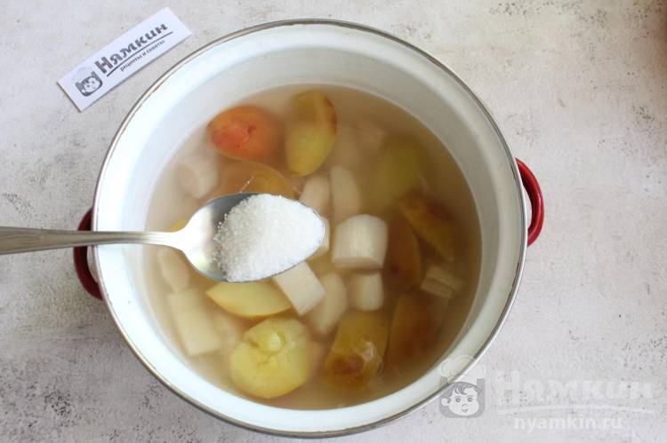 Компот из ревеня и яблок с сахаром - фото шаг 4