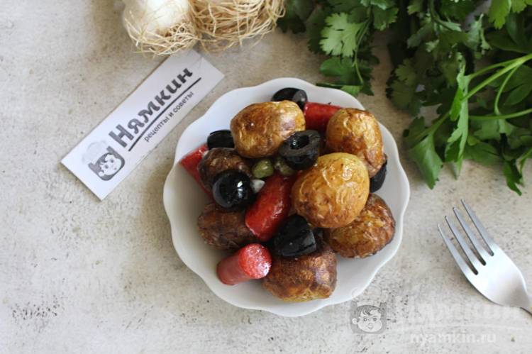 Жареная картошка по-андалузски с колбасками и оливками - фото шаг 7