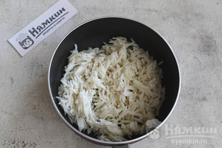 Молочная рисовая каша с клубничным пюре - фото шаг 1