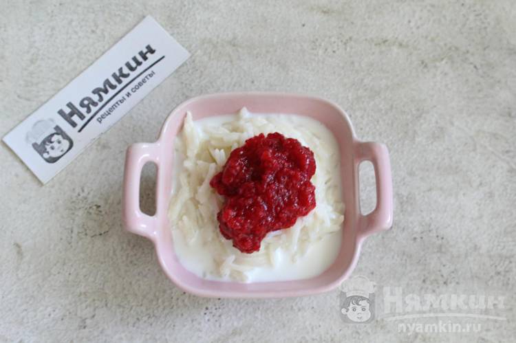 Молочная рисовая каша с клубничным пюре - фото шаг 7