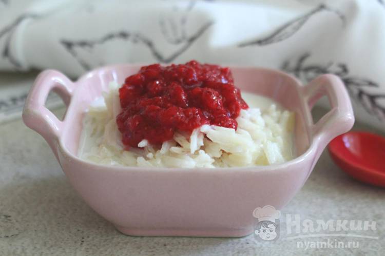 Молочная рисовая каша с клубничным пюре - фото шаг 9