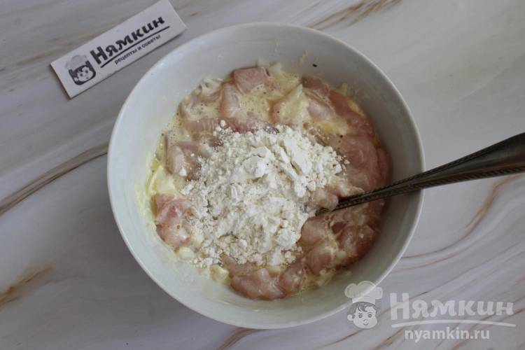 Рубленые куриные котлеты с майонезом на сковороде - фото шаг 5