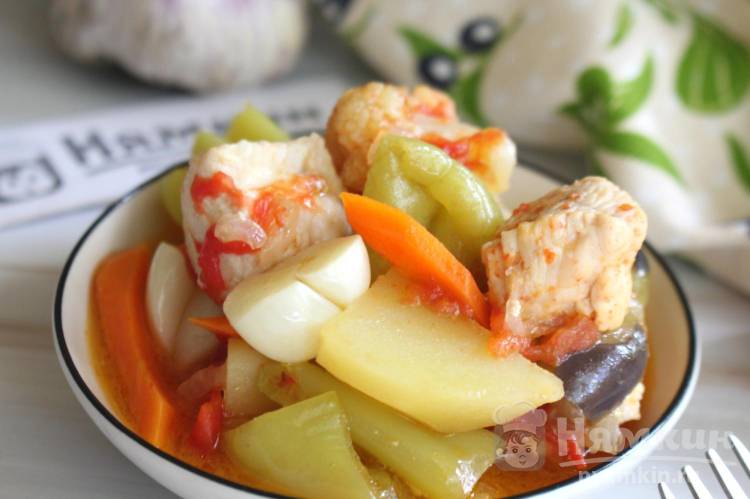 Овощное рагу с курицей, баклажанами и цветной капустой в казане - фото шаг 9