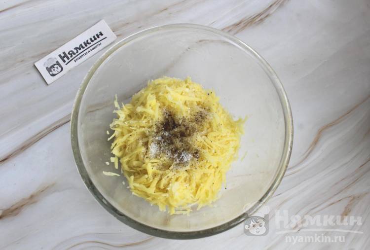 Закуска с красной рыбой на картофельных оладьях - фото шаг 2