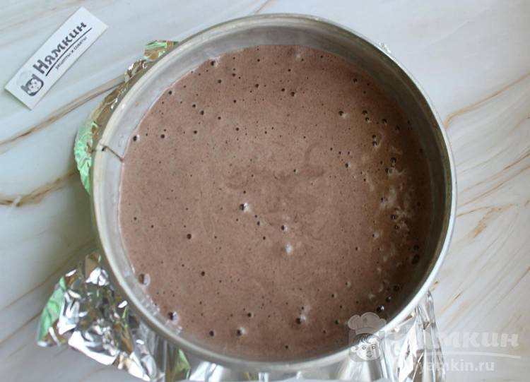 Домашний шоколадный торт с масляным кремом, вишней и грецкими орехами - фото шаг 7