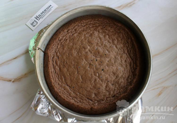 Домашний шоколадный торт с масляным кремом, вишней и грецкими орехами - фото шаг 8