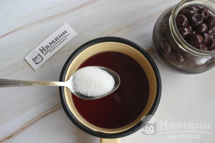 Домашний шоколадный торт с масляным кремом, вишней и грецкими орехами - фото шаг 10