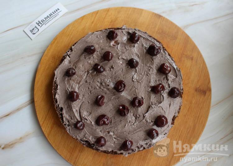 Домашний шоколадный торт с масляным кремом, вишней и грецкими орехами - фото шаг 15
