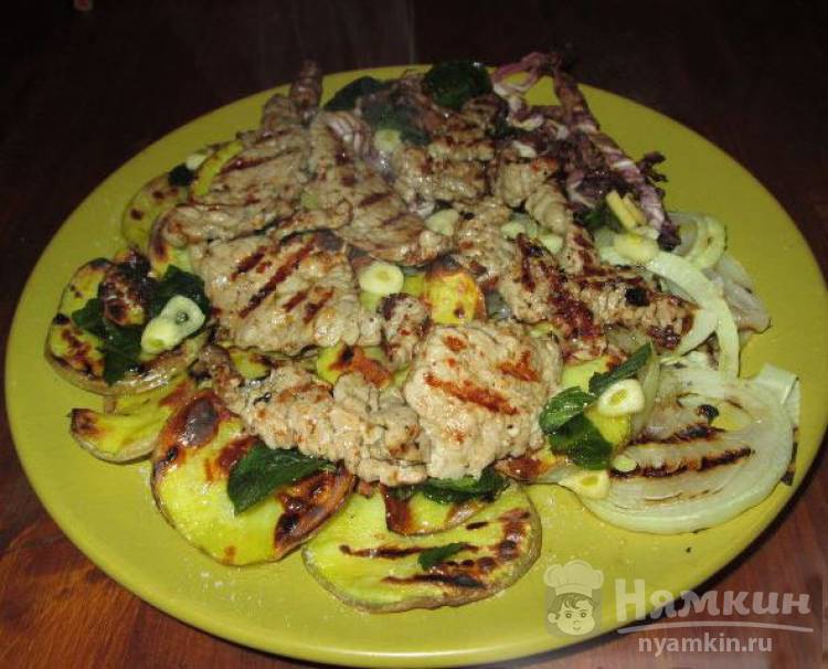 Теплый салат с говядиной и овощами под ароматным маслом 