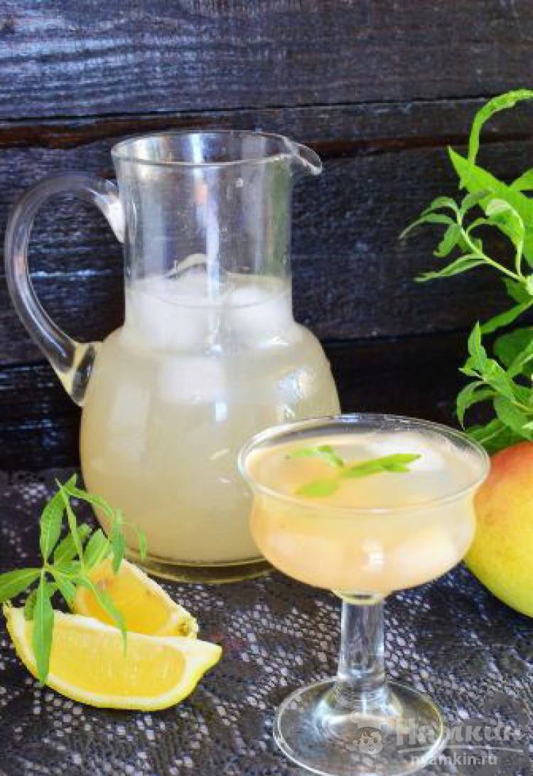 Безалкогольный пунш с грушами и лимоном