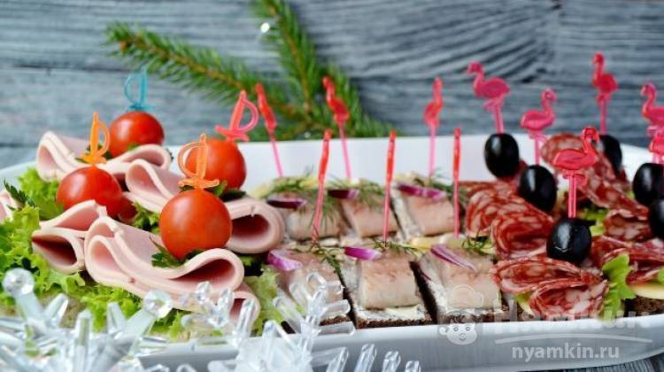 канапе на шпажках на праздничный стол простые рецепты с сыром и оливками колбасой | Дзен