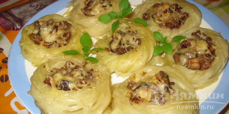Гнезда из макарон с фаршем на сковороде | Рецепт | Макароны с фаршем, Кулинария, Идеи для блюд